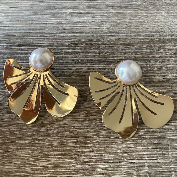 Vintage style half flower earrings M187 - Picture 2 of 3